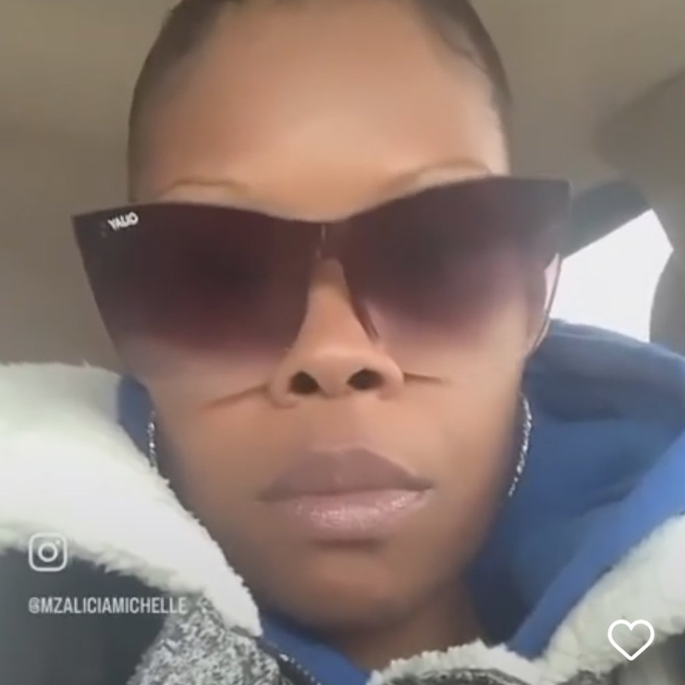 "Come Thru" Quay Sunglasses